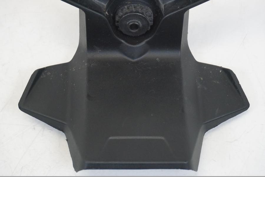 Vänster sida på Instrumentfäste från en Ducati Streetfighter V4 -2020 motorcykel.