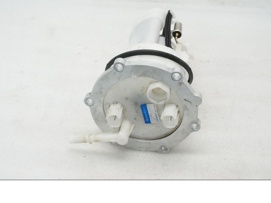 Baksidan på Bensinpump insprut från en Triumph Daytona 675 -2008 motorcykel.