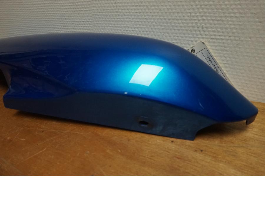 Höger sida på Bakvinge från en Yamaha FZ-S 600 -2001 motorcykel.