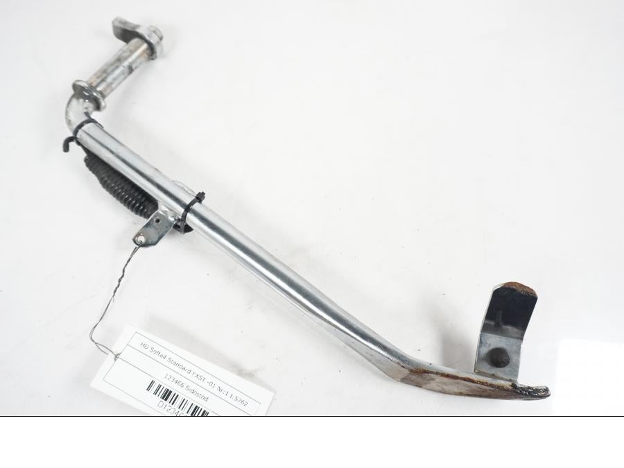 Framsidan på Sidostöd från en H-D Softail Standard FXST -2001 motorcykel.