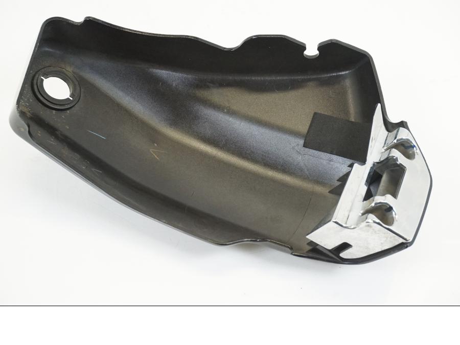 Vänster sida på Sidopanel från en Yamaha XVS 1100 -2001 motorcykel.