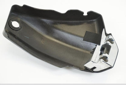 Vänster sida på Sidopanel från en Yamaha XVS 1100 -2001 motorcykel.