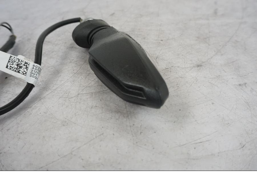 Snett uppifrån på Blinkers LED från en KTM 690 Duke -2014 motorcykel.