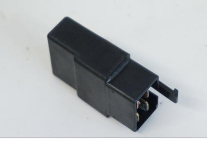 Höger sida på Relä från en Honda XL 1000 V -1999 motorcykel.