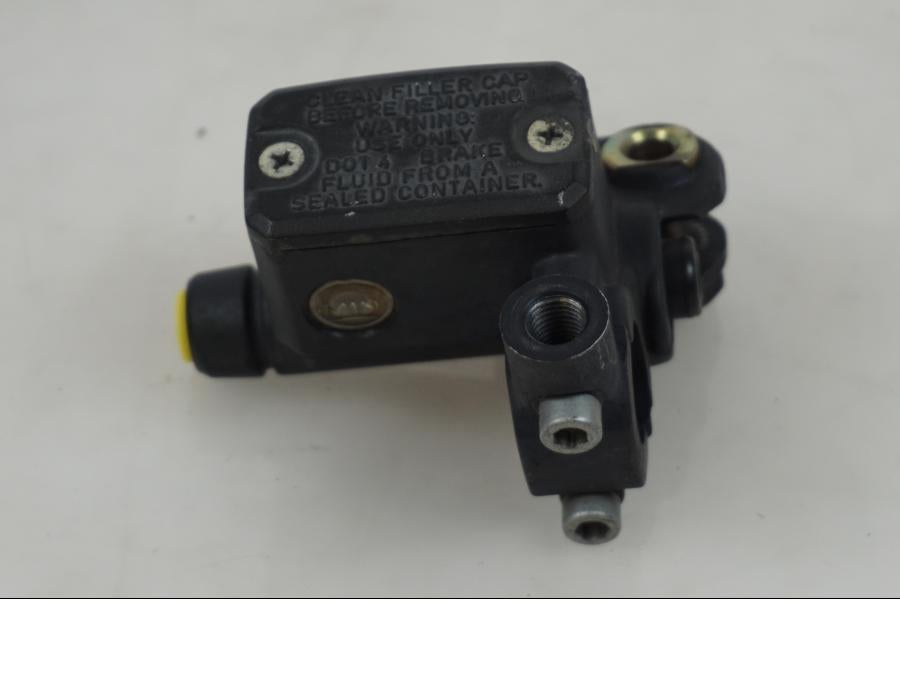 Baksidan på Bromshuvudcylinder från en Aprilia Pegaso 650 -1997 motorcykel.