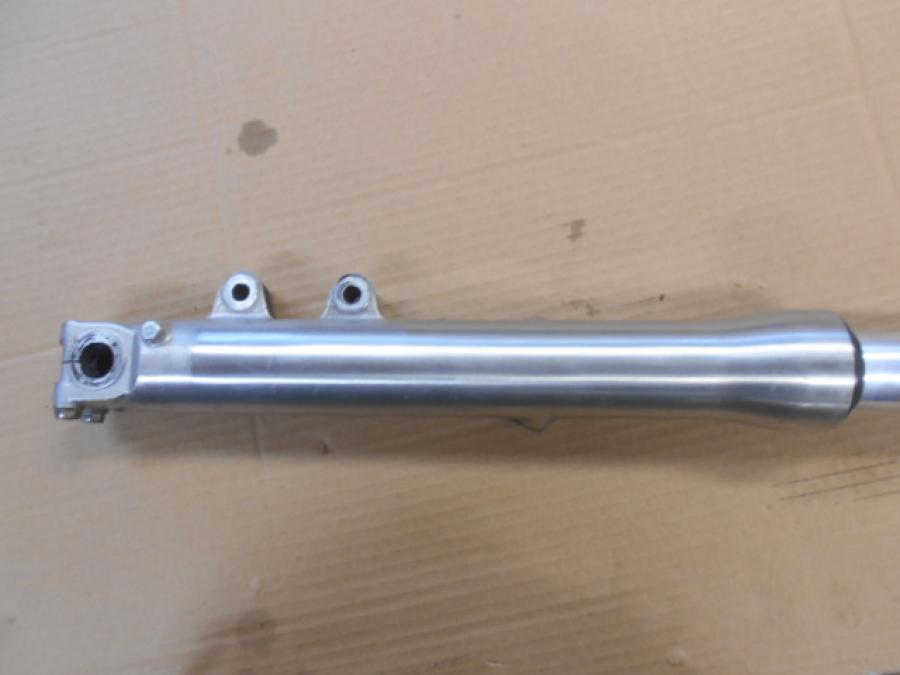 Höger sida på Gaffelben från en Honda VT 1100 C -1995 motorcykel.