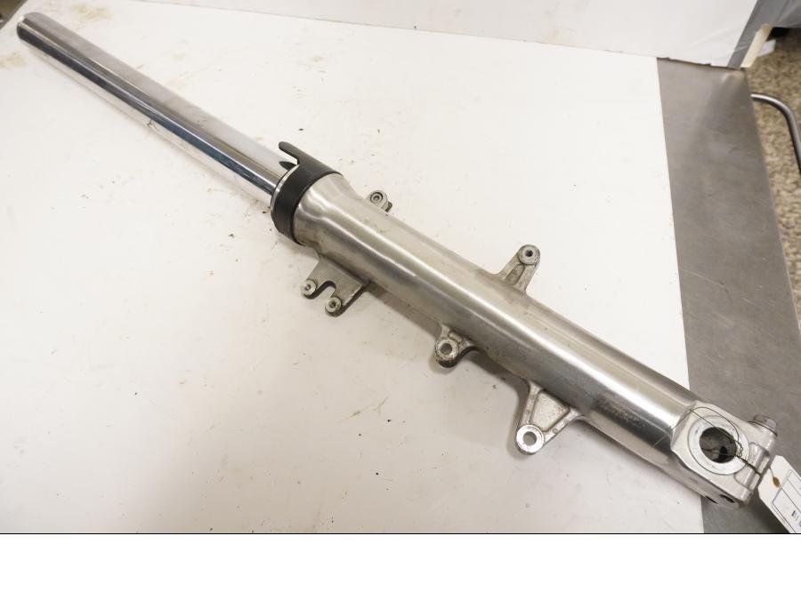 Framsidan på Gaffelben från en Honda CBR 1100 XX -2000 motorcykel.