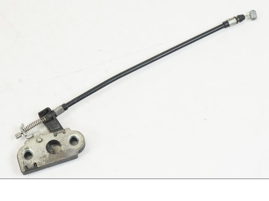 Framsidan på Sadellåsmekanism från en Aprilia Tuono V4R -2011 motorcykel.