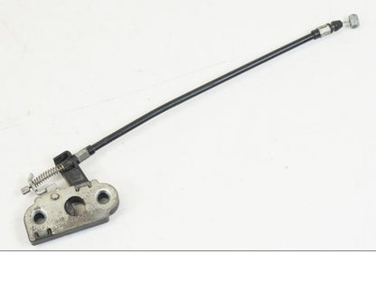 Framsidan på Sadellåsmekanism från en Aprilia Tuono V4R -2011 motorcykel.