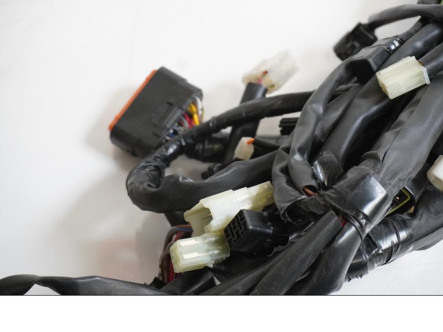 Höger sida på Kabelstam från en Yamaha MT-01 -2009 motorcykel.