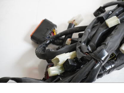 Höger sida på Kabelstam från en Yamaha MT-01 -2009 motorcykel.