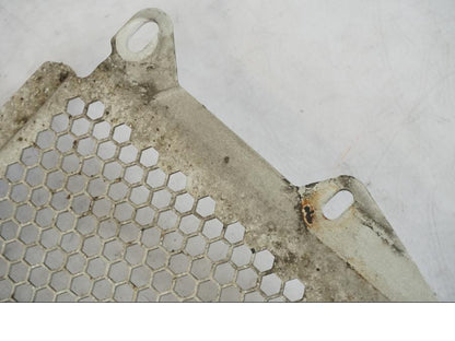 Baksidan på Vattenkylgaller från en Triumph Tiger Explorer -2013 motorcykel.