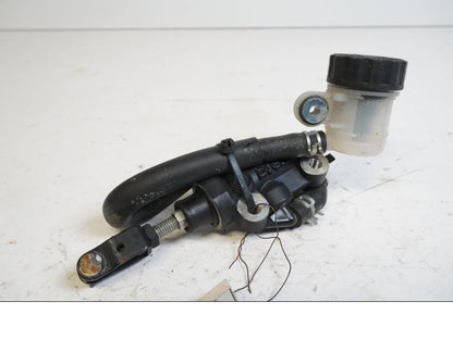 Framsidan på Bromshuvudcylinder från en Yamaha MT-07 -2014 motorcykel.