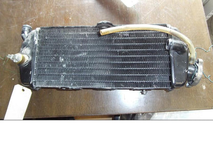 Framsidan på Vattenkyl från en KTM 640 Duke -2002 motorcykel.