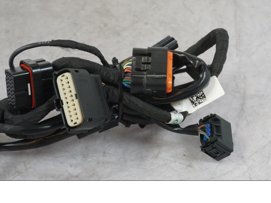 Baksidan på Kablage från en KTM 1290 Super Adventure S -2022 motorcykel.