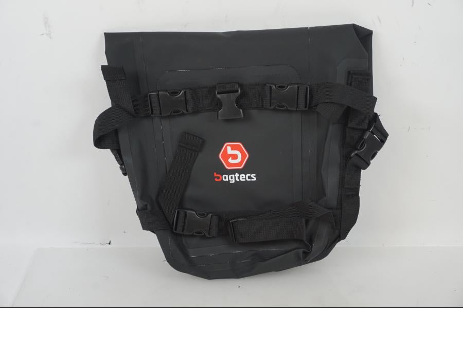 Framsidan på Sidoväska från en Universal Universal -2023 motorcykel.