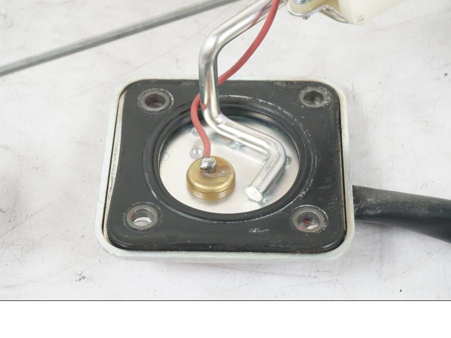 Höger sida på Bensintankgivare från en Kawasaki ZZ-R 1400 -2009 motorcykel.