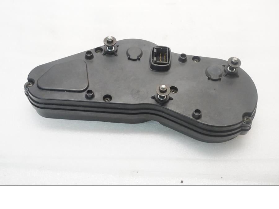 Baksidan på Instrumentpanel från en Kawasaki ZX-9R -1998 motorcykel.