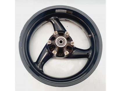 Baksidan på Fälg från en Ducati Monster 696 -2008 motorcykel.