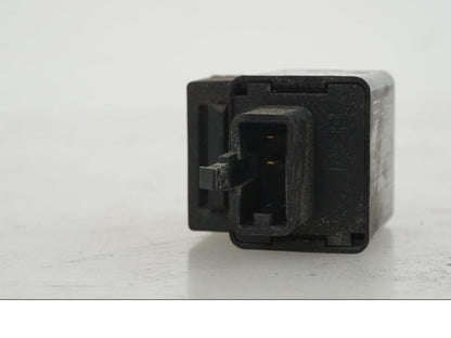 Baksidan på Blinkersrelä från en Yamaha XJ 900 S -1997 motorcykel.