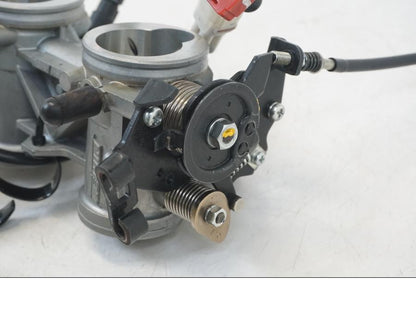 Baksidan på Spjällhus från en Ducati Hyperstrada -2013 motorcykel.