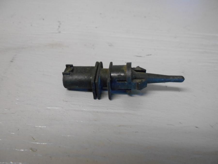 Framsidan på Temperatursensor från en BMW K 1200 LT -2007 motorcykel.