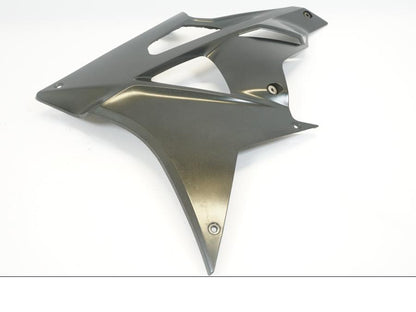 Vänster sida på Magkåpa från en BMW S 1000 RR -2010 motorcykel.