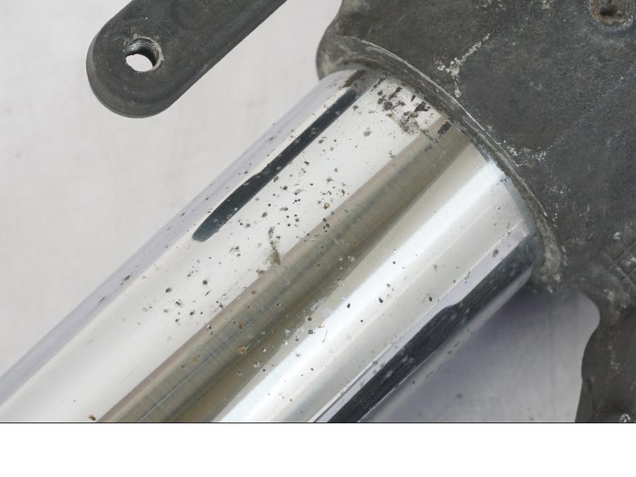 Extrabild3 på Gaffelben från en Triumph Tiger Explorer -2013 motorcykel.