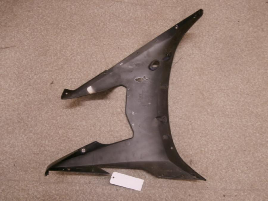 Vänster sida på Sidkåpa från en Yamaha YZF R6 -2003 motorcykel.