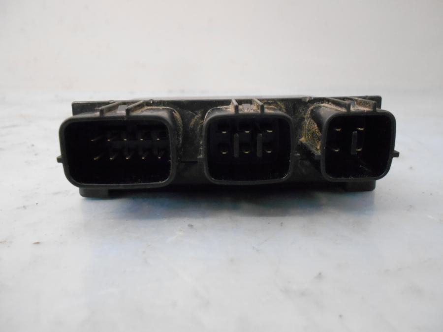 Baksidan på Reläbox från en Kawasaki Versys 650 -2007 motorcykel.