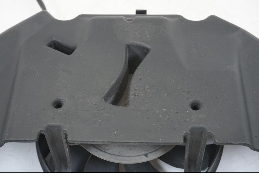 Baksidan på Vattenkylfläkt från en Honda CB 600 F -2008 motorcykel.