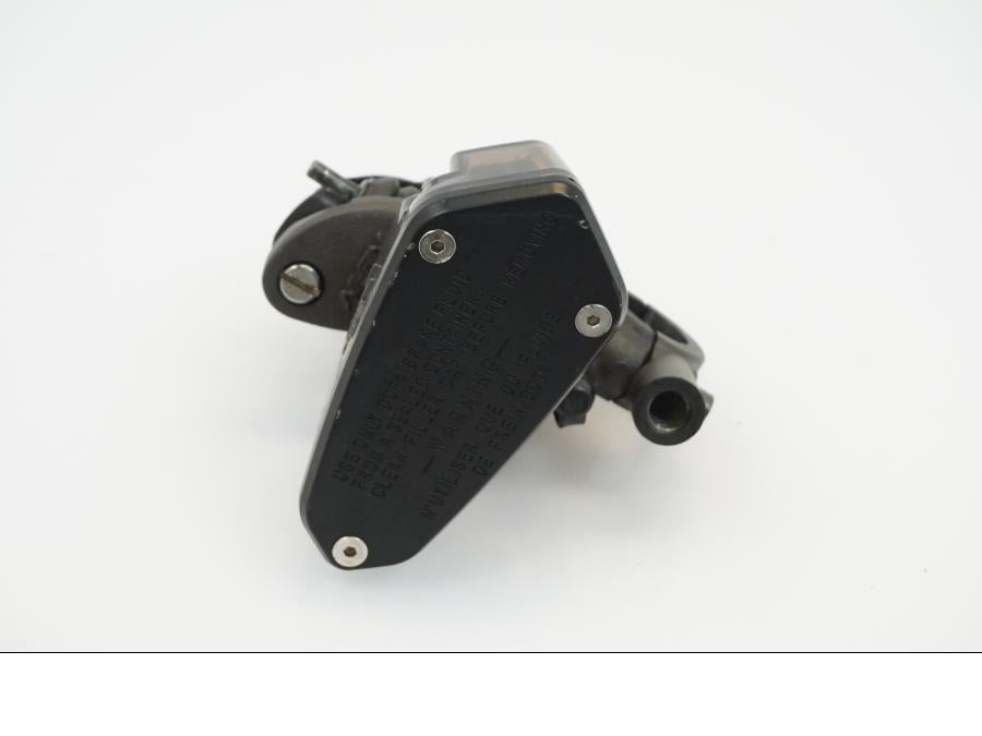 Höger sida på Bromshuvudcylinder från en Kawasaki Z 1000 -2014 motorcykel.