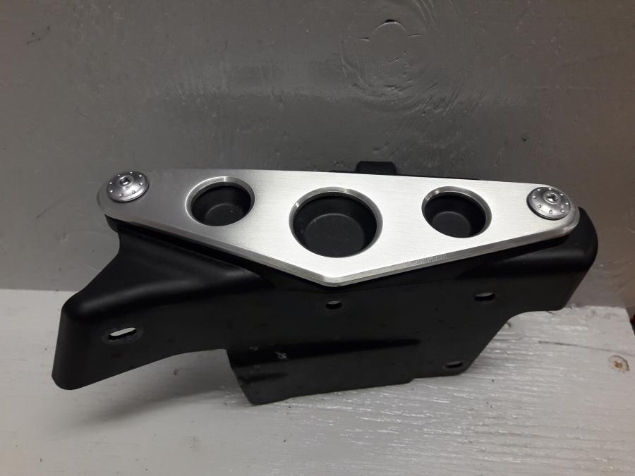 Framsidan på Sidopanel från en Yamaha XSR 900 -2016 motorcykel.