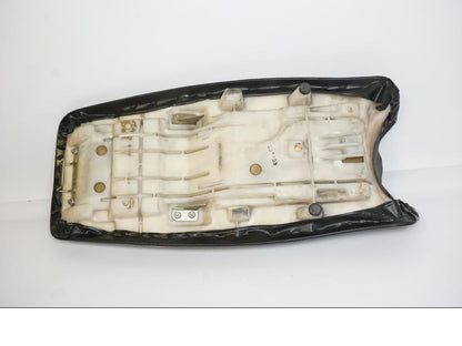 Snett uppifrån på Sadel från en Kawasaki ZZR 1100 -1992 motorcykel.