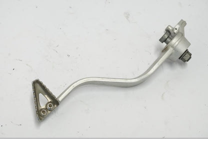 Baksidan på Bromspedal från en KTM 690 Duke -2016 motorcykel.