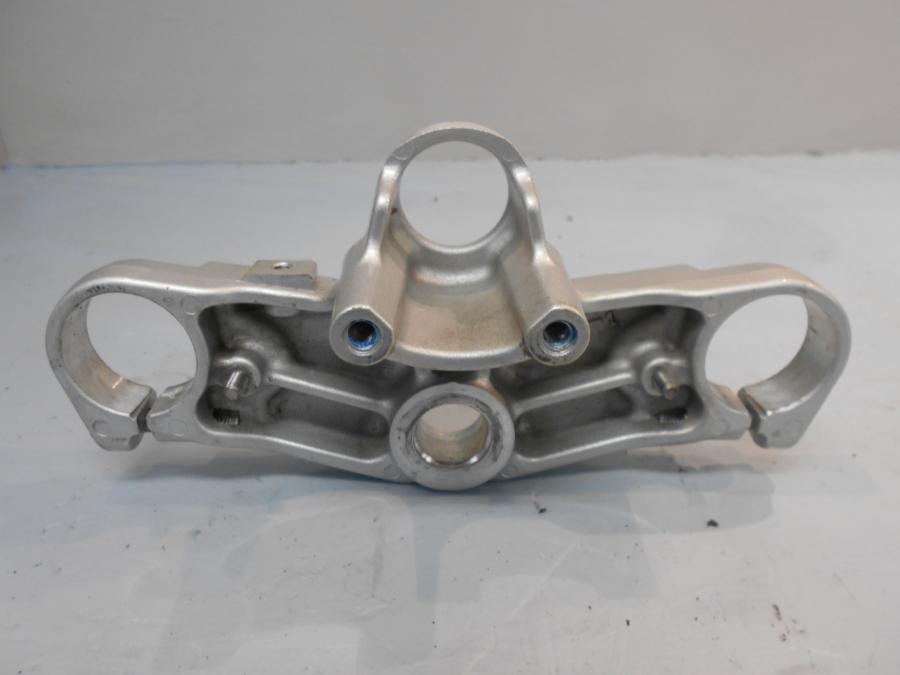 Baksidan på Gaffelkrona från en Yamaha TRX 850 -1996 motorcykel.