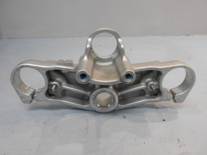 Baksidan på Gaffelkrona från en Yamaha TRX 850 -1996 motorcykel.