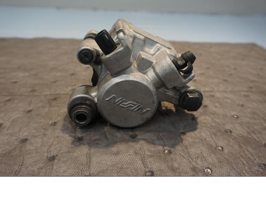 Framsidan på Bromsok från en Honda CBR 900 RR -1999 motorcykel.