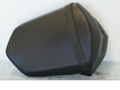 Vänster sida på Sadel från en Suzuki GSX 1300 BK -2008 motorcykel.