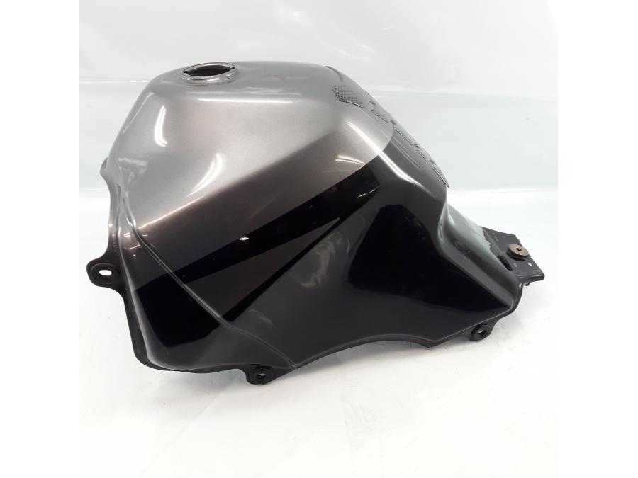 Framsidan på Bensintank från en Honda XL 600 V -1994 motorcykel.