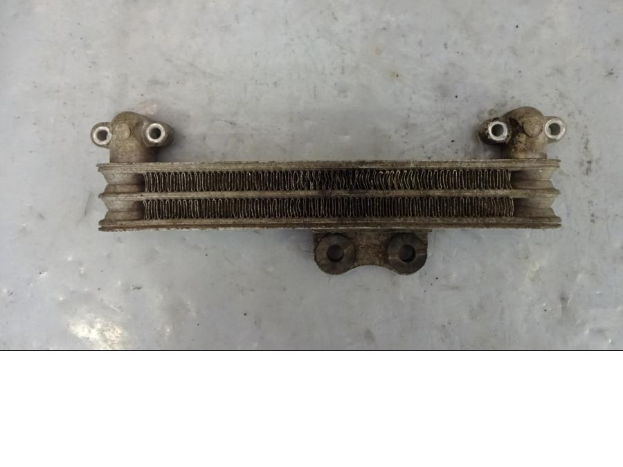 Baksidan på Oljekyl från en Honda VTR 1000 F -1997 motorcykel.