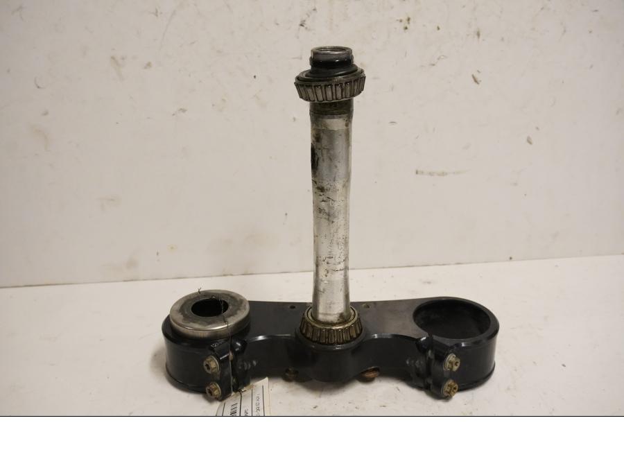 Framsidan på Gaffelkrona från en KTM 125 EXC -2015 motorcykel.