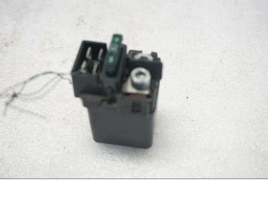 Baksidan på Startrelä från en Honda CBR 1100 XX -1998 motorcykel.