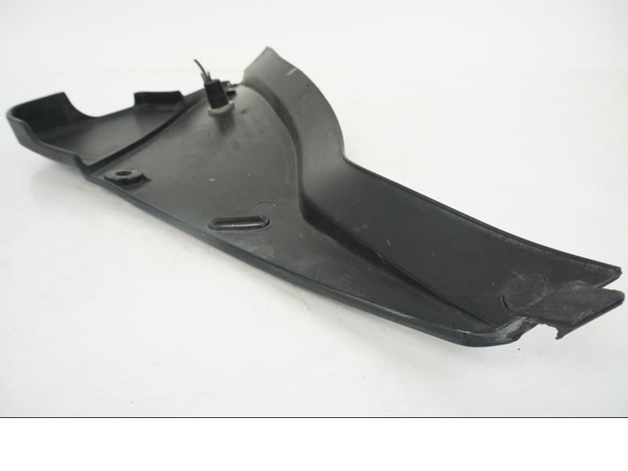 Snett nerifrån på Sidopanel från en Honda XL 1000 V -2008 motorcykel.