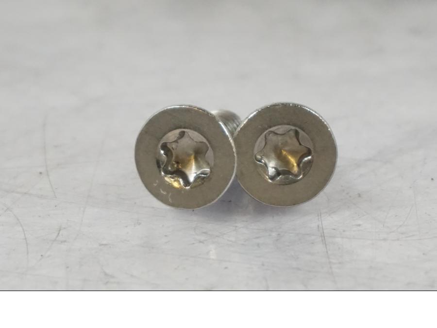 Baksidan på Fotpinnefäste inre från en BMW R 1200 R -2007 motorcykel.