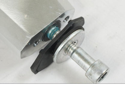 Baksidan på Styrfäste från en Suzuki VZR 1800 -2009 motorcykel.