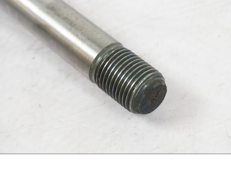 Baksidan på Axel från en Yamaha XVS 1100 -2000 motorcykel.