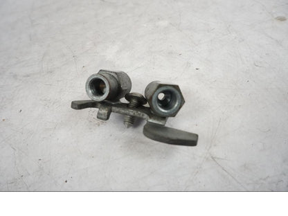 Baksidan på Bromsfördelare från en BMW R 850 R -2004 motorcykel.