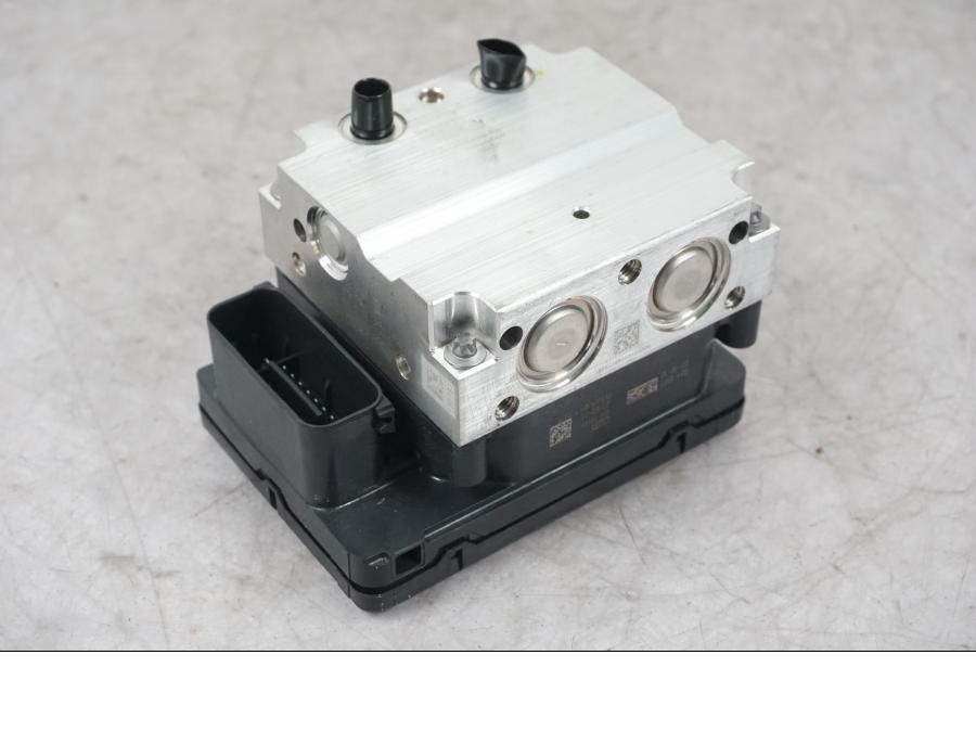 Framsidan på ABS Modulator från en Ducati Multistrada V4 -2024 motorcykel.