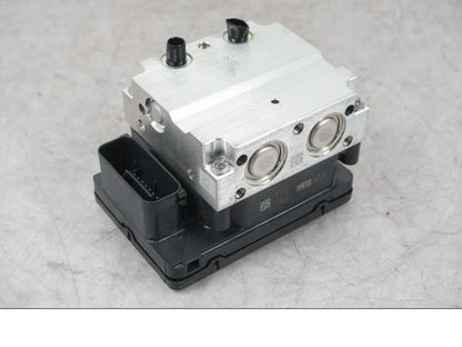 Framsidan på ABS Modulator från en Ducati Multistrada V4 -2024 motorcykel.